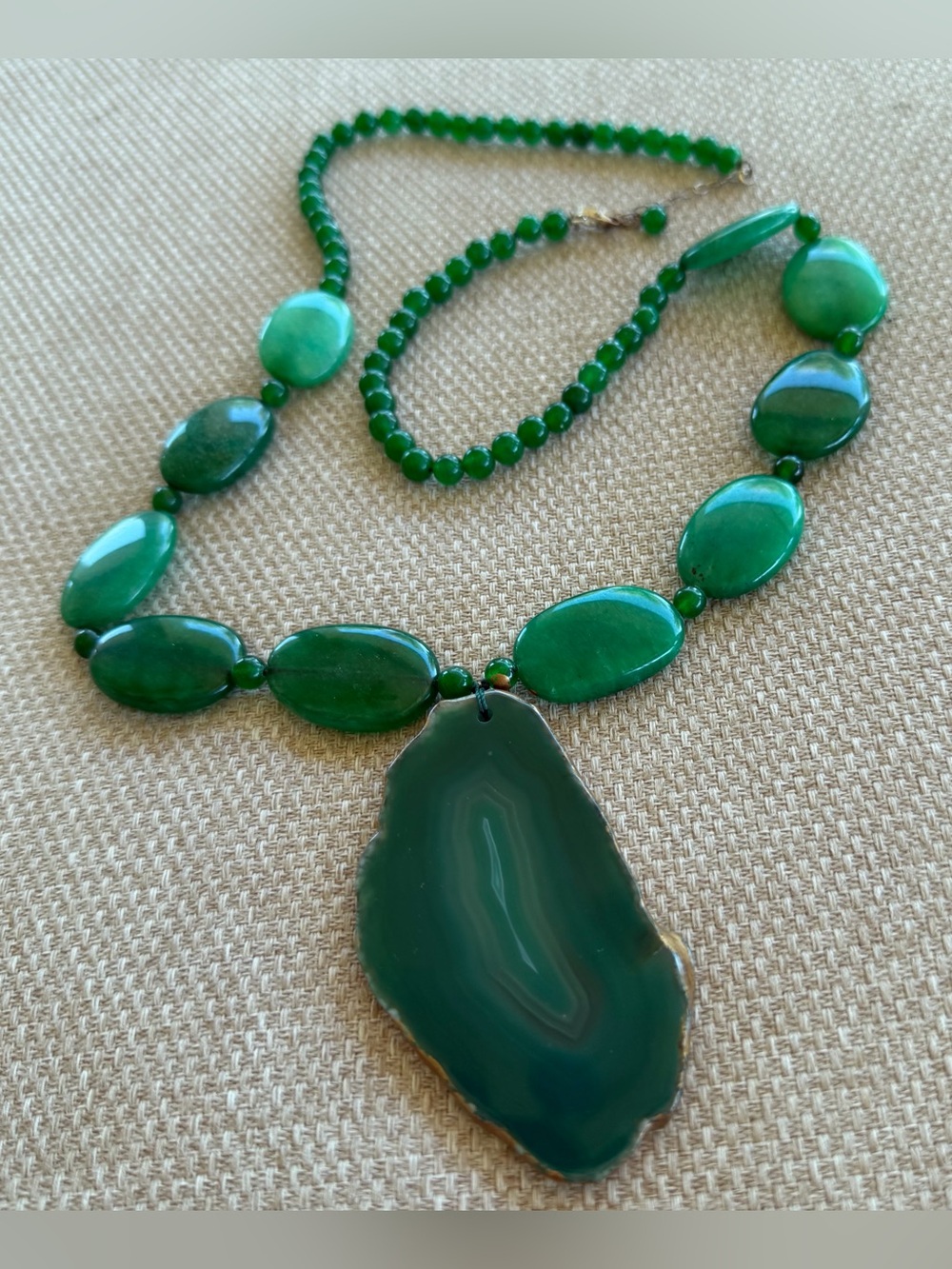Green Agate Geode Stone Costume Jewelry Statement Necklace 28” Long 3.25” Stone
